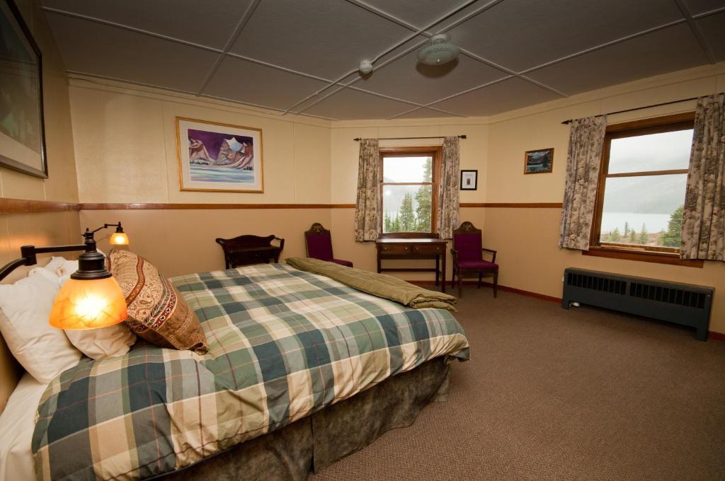 Num-Ti-Jah Lodge Lake Louise Room photo