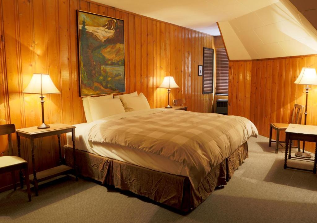 Num-Ti-Jah Lodge Lake Louise Room photo