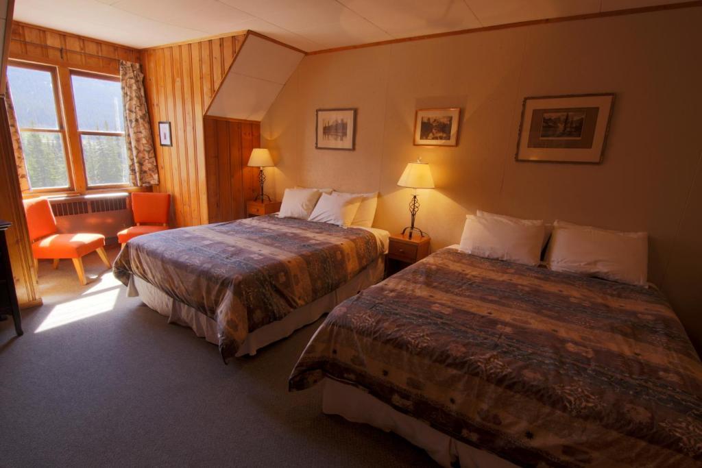 Num-Ti-Jah Lodge Lake Louise Room photo
