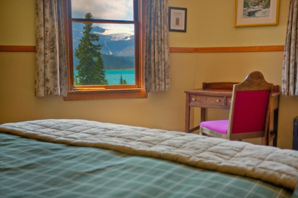 Num-Ti-Jah Lodge Lake Louise Exterior photo