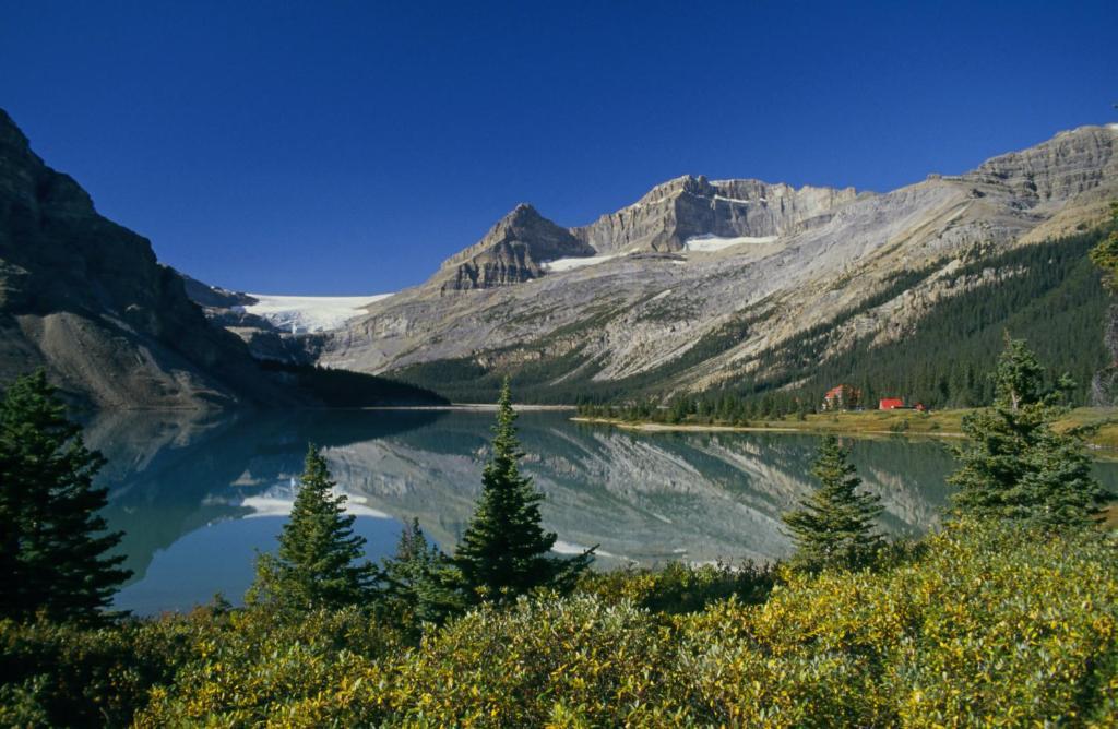 Num-Ti-Jah Lodge Lake Louise Exterior photo