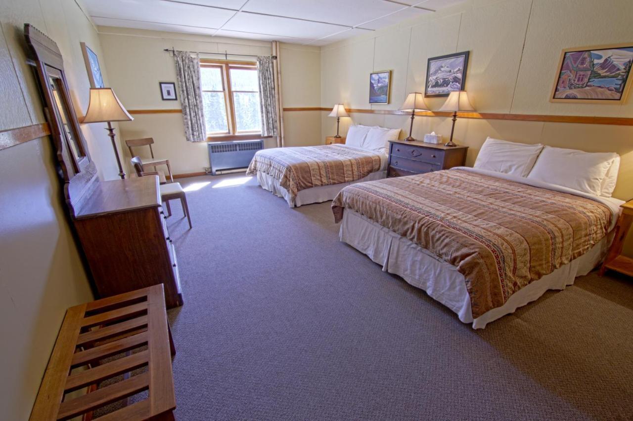 Num-Ti-Jah Lodge Lake Louise Room photo